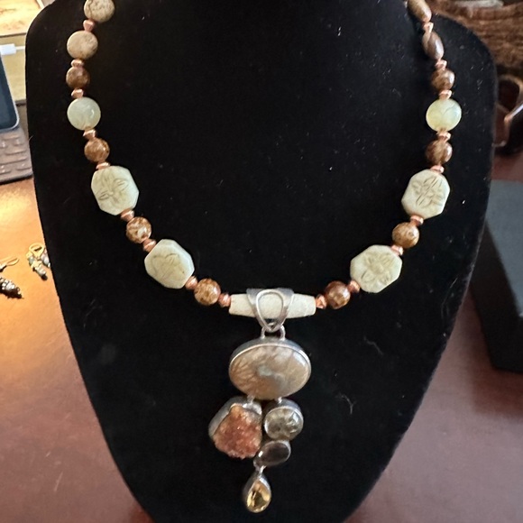 Unique, one of a kind hand crafter choker necklace with gemstones. - Picture 1 of 4